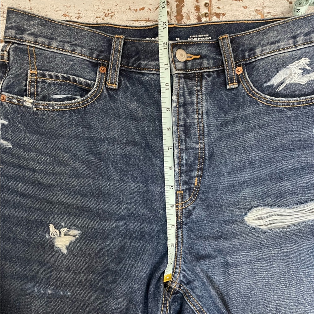 Old Navy Extra High Rise Sky Hi Straight Distressed Jeans - Picture 10 of 14